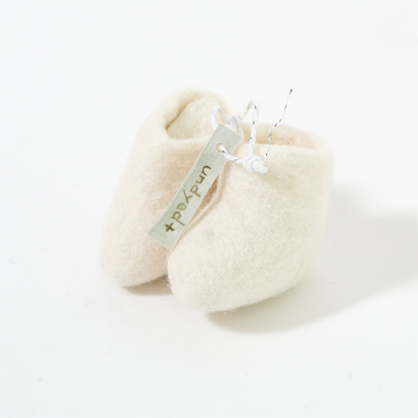 かわいいフェルトブーツ