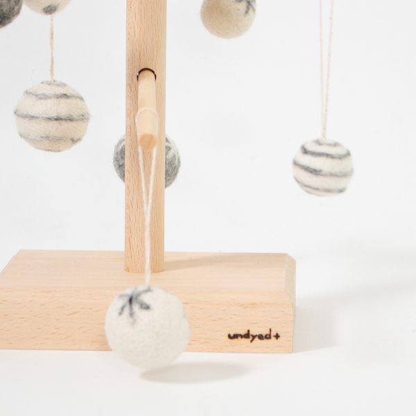 大小様々なオーナメントは自由に飾ってください