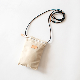 別注】スリングパース SLING PURSE M LIGHT BEIGE／STANDARD SUPPLY