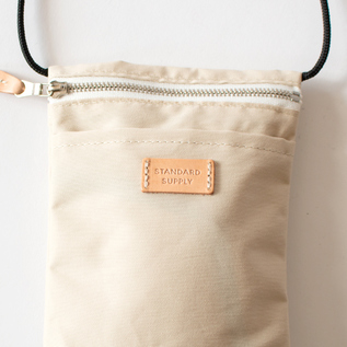 別注】スリングパース SLING PURSE M LIGHT BEIGE／STANDARD SUPPLY