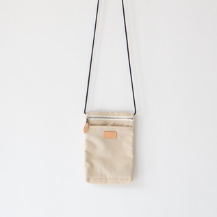洋服に馴染みやすい、別注カラーLIGHT BEIGE