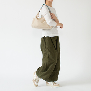 身長162cm(ストラップを短くしてハンドバッグとして) 身長162cm(ストラップを短くしてハンドバッグとして)