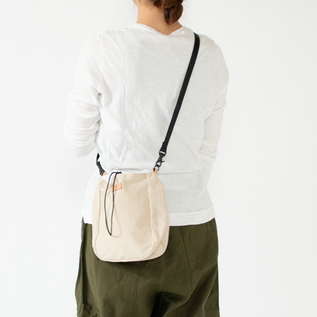 別注】ショルダーバッグ CHALK SHOULDER LIGHT BEIGE／STANDARD SUPPLY