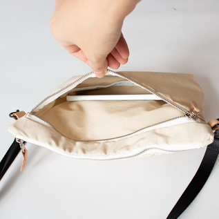 別注】ショルダーバッグ W ZIP SHOULDER M LIGHT BEIGE／STANDARD