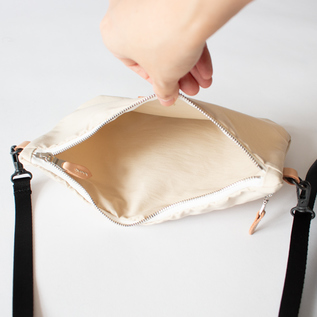 別注】ショルダーバッグ W ZIP SHOULDER M LIGHT BEIGE／STANDARD