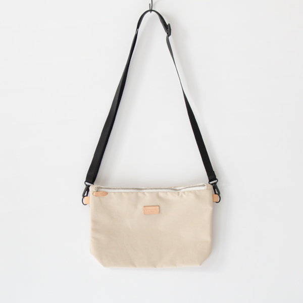 【別注】ショルダーバッグ W ZIP SHOULDER M LIGHT BEIGE