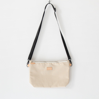 【別注】ショルダーバッグ W ZIP SHOULDER M LIGHT BEIGE