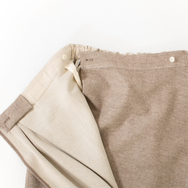 ラップ部分(グレー)