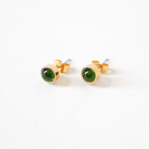 ゴールドメッキを施した真鍮を使用し、お手入れ野しやすさも魅力。 ゴールドメッキを施した真鍮を使用し、お手入れ野しやすさも魅力。