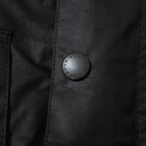 刻印入りのスナップボタン。（BLACK 36）