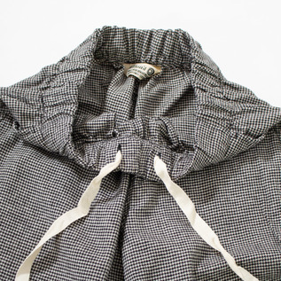 紐で調整可能（HOUNDSTOOTH）