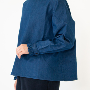 直線的な裾(身長162cm、BLU) 直線的な裾(身長162cm、BLU)
