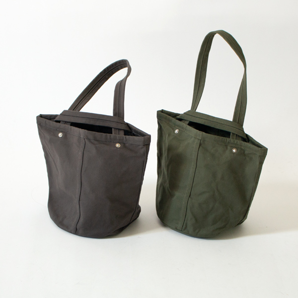 左：CHARCOAL GREY、右：OD MILITARY