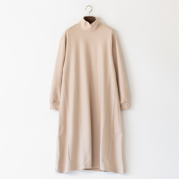 SUPER120Sウール 脇マチハイネックワンピース(BEIGE)