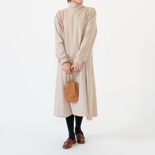 SUPER120Sウール 脇マチハイネックワンピース／ZUTTO（ズット）｜愛着