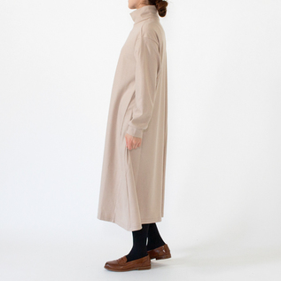 SUPER120Sウール 脇マチハイネックワンピース／ZUTTO（ズット