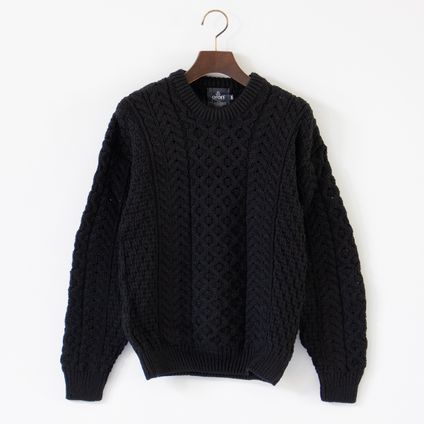 メリノウール ケーブルセーター（BLACK）
