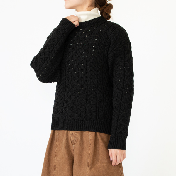 メリノウール ケーブルセーター（BLACK）身長：162cm