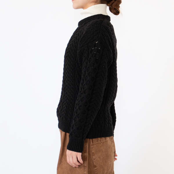 メリノウール ケーブルセーター（BLACK）身長：162cm