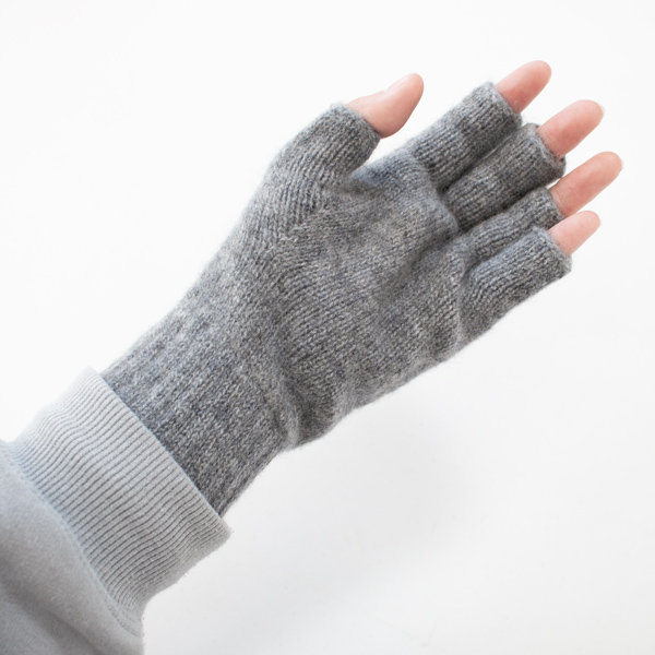 女性着用時(DERBY GREY)
