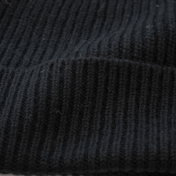 チクチク感の少ない、スコットランドのカシミヤ(BLACK)