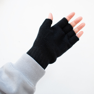 指の関節が出るので、スマホ操作や物を掴むのもそのままでOK(BLACK) 指の関節が出るので、スマホ操作や物を掴むのもそのままでOK(BLACK)