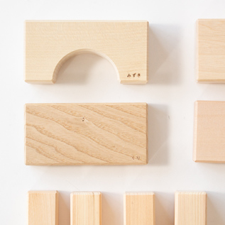 寄木の積木 ふくろ入り／Oak Village（オークヴィレッジ）｜愛着を持っ