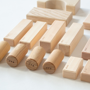 寄木の積木 ふくろ入り／Oak Village（オークヴィレッジ）｜愛着を持っ