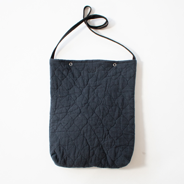 ショルダーバッグ DAILY QUILTING SHOULDER TALL(CHARCOAL)