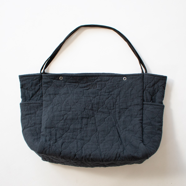 トートバッグ DAILY QUILTING TOTE M(CHARCOAL) トートバッグ DAILY QUILTING TOTE M(CHARCOAL)