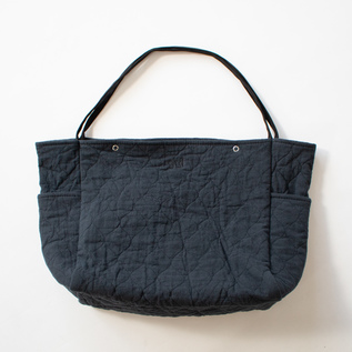 トートバッグ DAILY QUILTING TOTE M(CHARCOAL) トートバッグ DAILY QUILTING TOTE M(CHARCOAL)