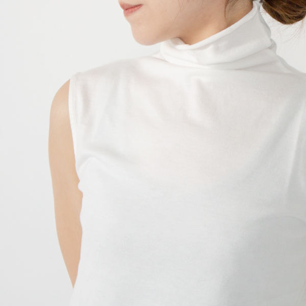 透け感が気になる方はインナーを着用ください(身長162cm、WHITE)