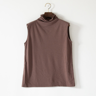 マイクロモダール綿シルク天竺 ハイネックノースリーブ(BROWN)