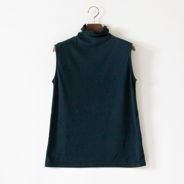 マイクロモダール綿シルク天竺 ハイネックノースリーブ(NAVY)