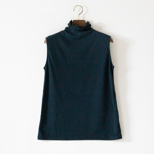マイクロモダール綿シルク天竺 ハイネックノースリーブ(NAVY)