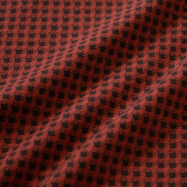 さりげなく総柄になっているTERRACOTTA BROWN
