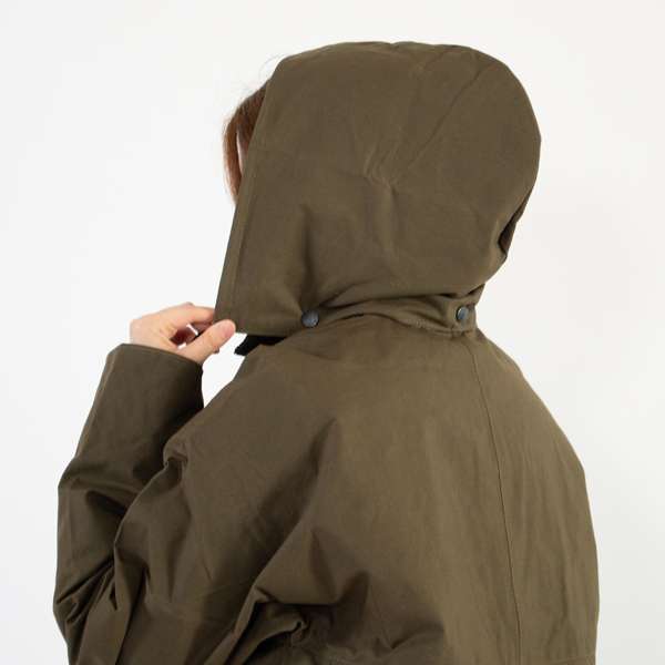 フードをつけた状態(OLIVE・Sサイズ・162cm) フードをつけた状態(OLIVE・Sサイズ・162cm)