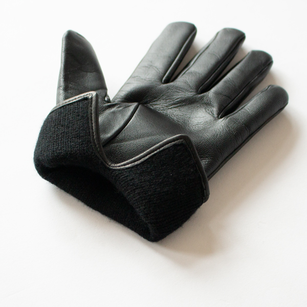 JOHNSTONS社のカシミヤライニングを採用(BLACK)