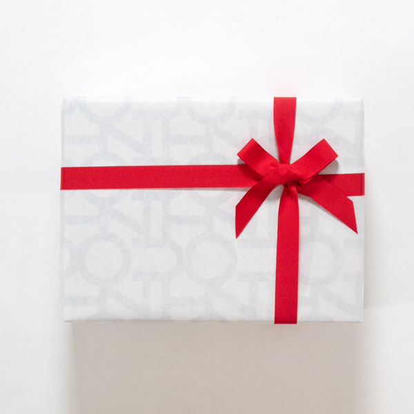 ペーパーラッピングを指定いただくと、こちらの包装紙でお包みいたします。 ペーパーラッピングを指定いただくと、こちらの包装紙でお包みいたします。