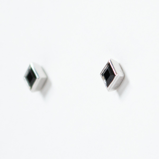 キャッチレスピアス AMITY ONYX