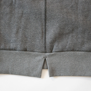 裾の後中心にスリットがあります(GREY) 裾の後中心にスリットがあります(GREY)