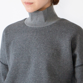 高さある衿(身長162cm、GREY) 高さある衿(身長162cm、GREY)