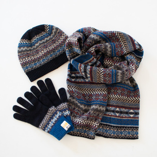 ニットキャップ、手袋、マフラーを同じ柄で揃えられます(NAVY) ニットキャップ、手袋、マフラーを同じ柄で揃えられます(NAVY)