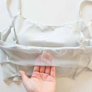 インナーにメッシュを使用することでカップの離れや蒸れを軽減 インナーにメッシュを使用することでカップの離れや蒸れを軽減