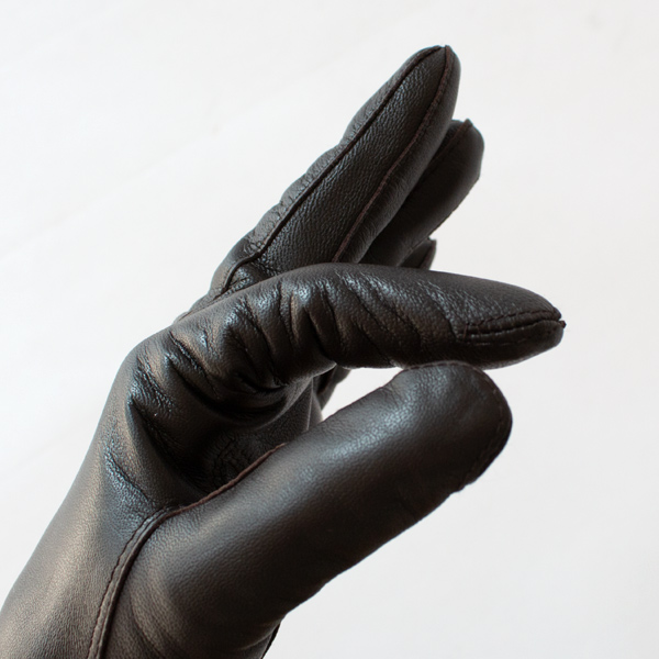 手に吸い付くかのような、きめ細やかな生地