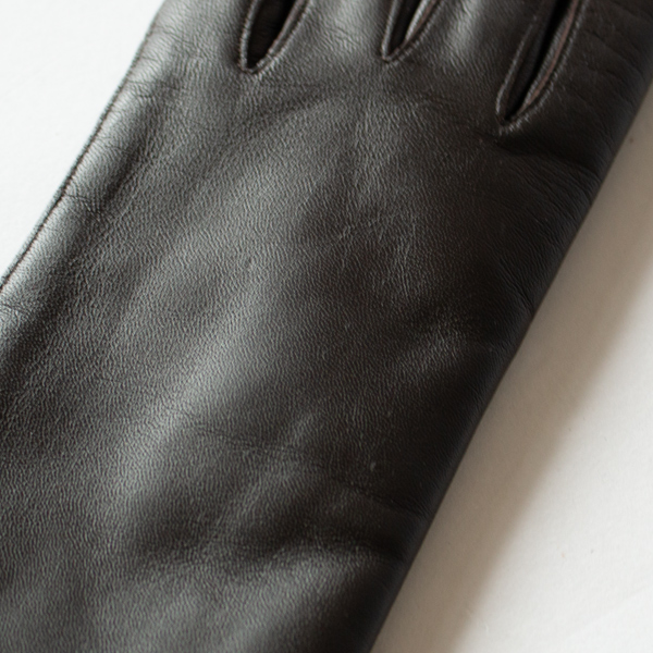 手に吸い付くかのような、きめ細やかな生地