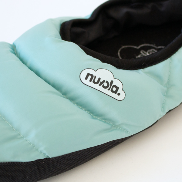 雲を歩くような履き心地のイメージを表すブランドロゴ(Water Green) 雲を歩くような履き心地のイメージを表すブランドロゴ(Water Green)