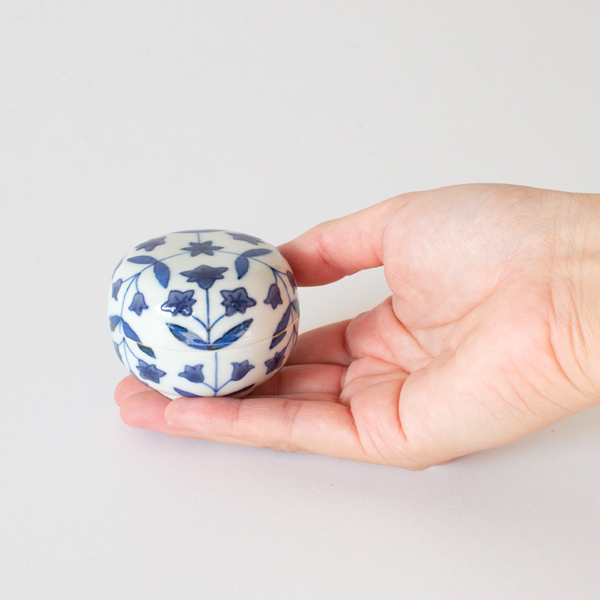 手の平サイズの小さな小物入れ 手の平サイズの小さな小物入れ