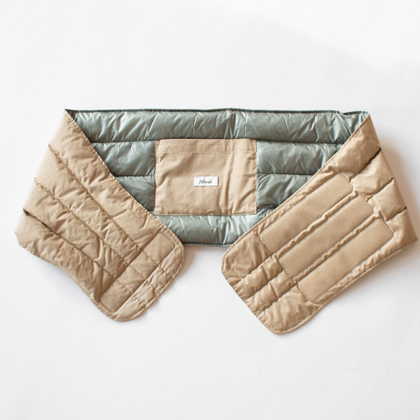 背中部分のマジックテープで留める仕様(BEIGE) 背中部分のマジックテープで留める仕様(BEIGE)