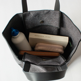 500mlのペットボトルも立てて入ります(別注 COTTON WASHED BLACK) 500mlのペットボトルも立てて入ります(別注 COTTON WASHED BLACK)